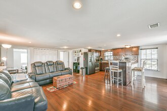 3919 San Jacinto Dr in Galveston, TX - Building Photo - Building Photo