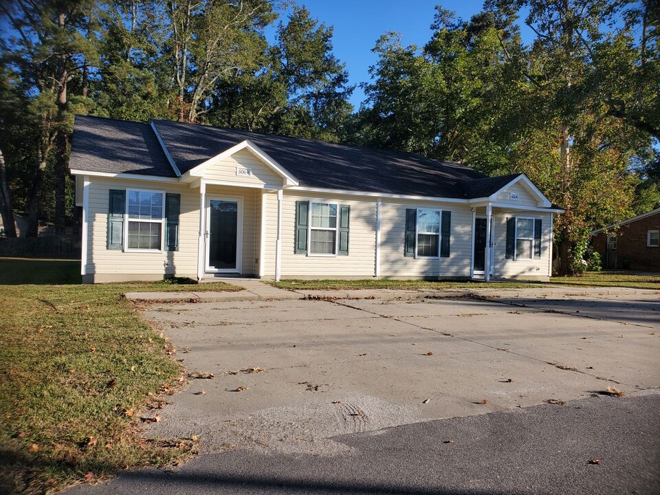 606 Middle St in Lumberton, NC - Building Photo