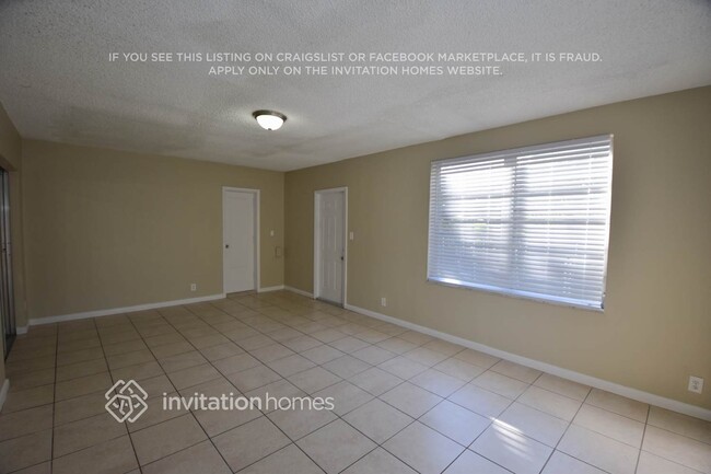 921 E Hawthorne Cir in Hollywood, FL - Building Photo - Building Photo