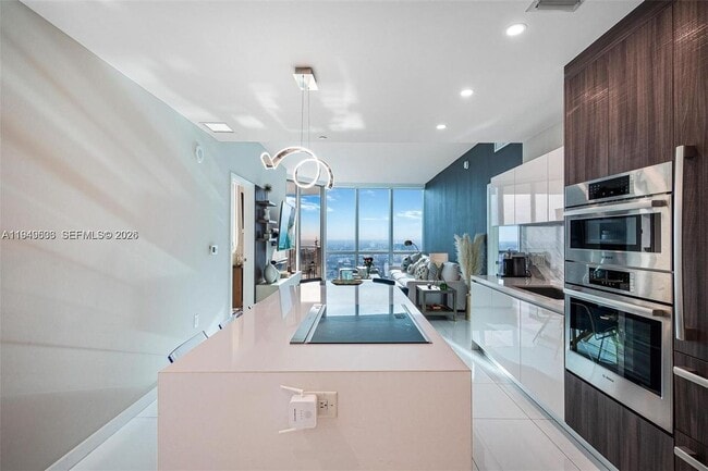 851 NE 1st Ave in Miami, FL - Foto de edificio - Building Photo