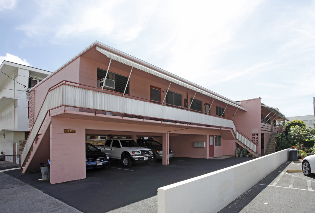 1323 Kinau St in Honolulu, HI - Foto de edificio