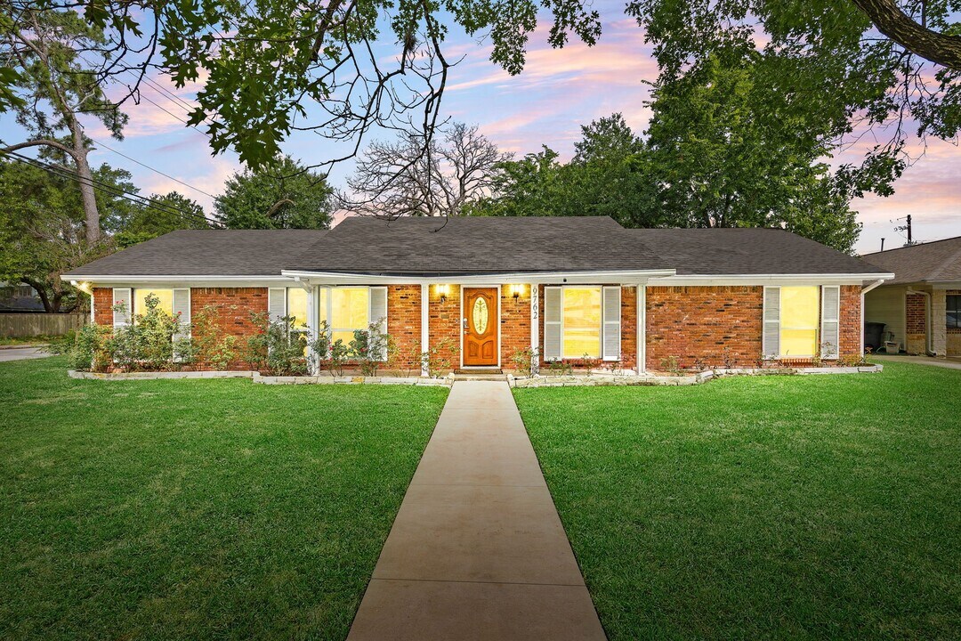 9762 Tappenbeck Dr in Houston, TX - Foto de edificio