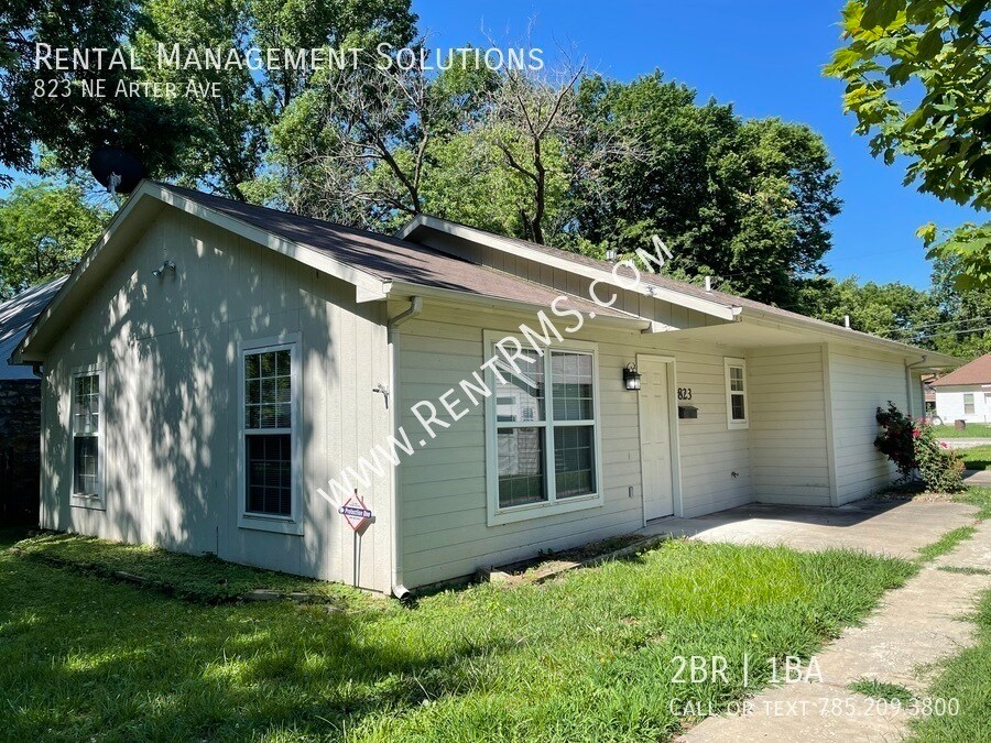 823 NE Arter Ave in Topeka, KS - Building Photo