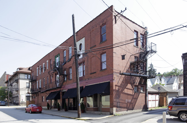 117-123 Center Ave in Pitcairn, PA - Foto de edificio - Building Photo