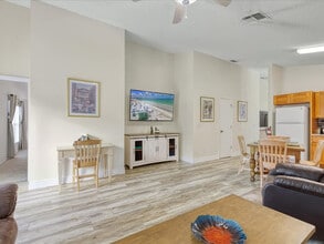 520 Castlemain Cir in Davenport, FL - Foto de edificio - Building Photo