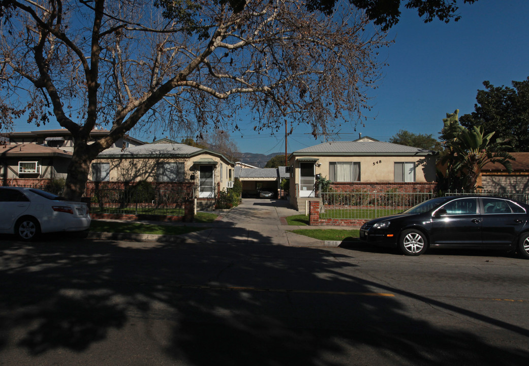 Maui Apartments in Burbank, CA - Building Photo