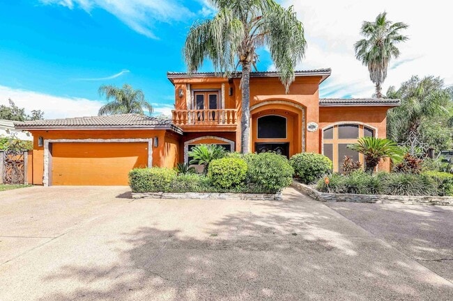 503 W Avon Ct in Laredo, TX - Building Photo - Building Photo