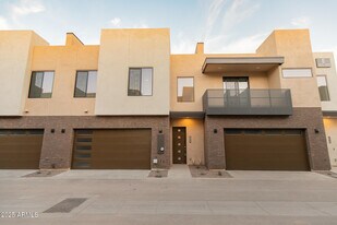 901 S Smith Rd in Tempe, AZ - Building Photo