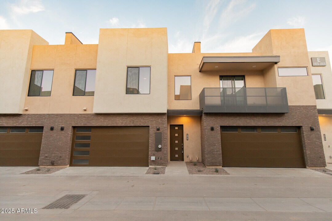 901 S Smith Rd in Tempe, AZ - Building Photo