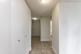 200 N Dearborn St in Chicago, IL - Building Photo - Building Photo