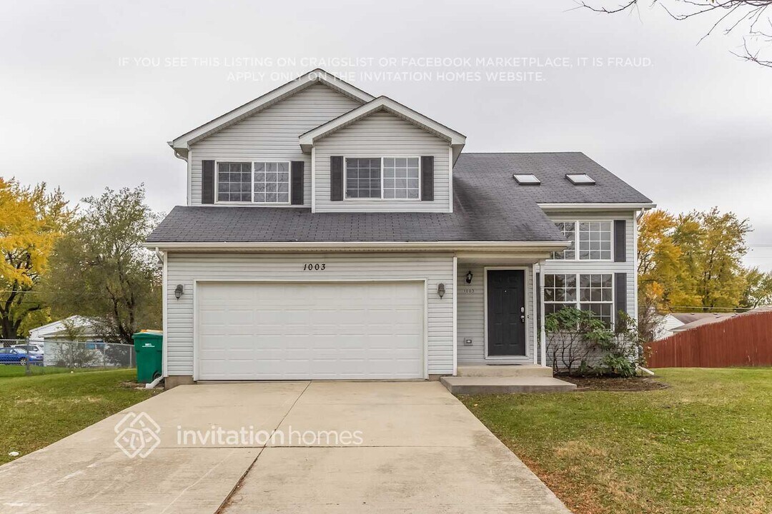 1003 Sudbury Dr in Joliet, IL - Foto de edificio