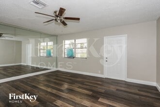 2921 NW 157th Terrace in Miami Gardens, FL - Building Photo - Building Photo