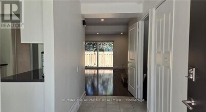 77 Linwell Rd in St Catharines, ON - Building Photo - Building Photo