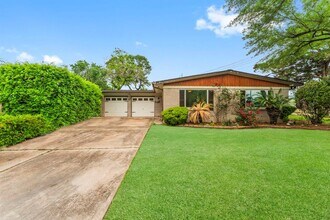 4906 W 43rd St in Houston, TX - Building Photo - Building Photo