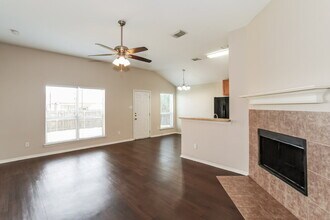 6552 Manitoba St in Fort Worth, TX - Foto de edificio - Building Photo