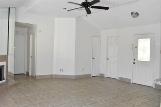 7215 Caracas Dr in Houston, TX - Building Photo - Building Photo