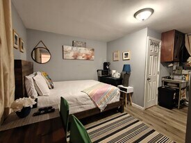 39 Allen Pl, Unit 1st Floor Studio in Hartford, CT - Building Photo