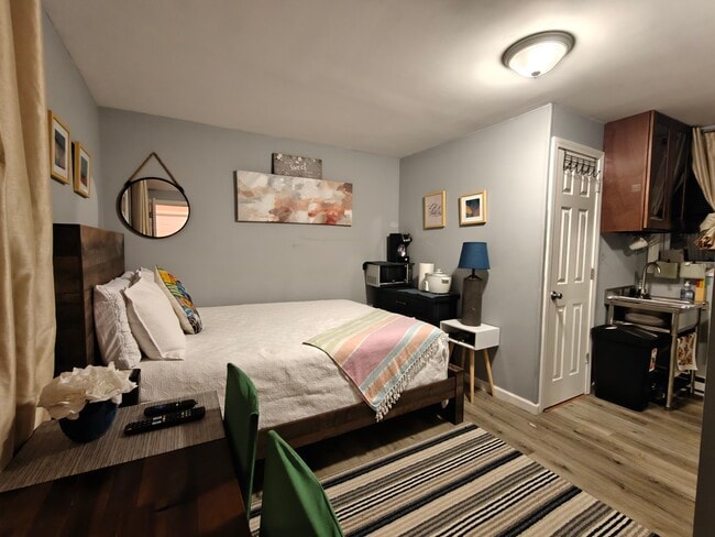 39 Allen Pl, Unit 1st Floor Studio