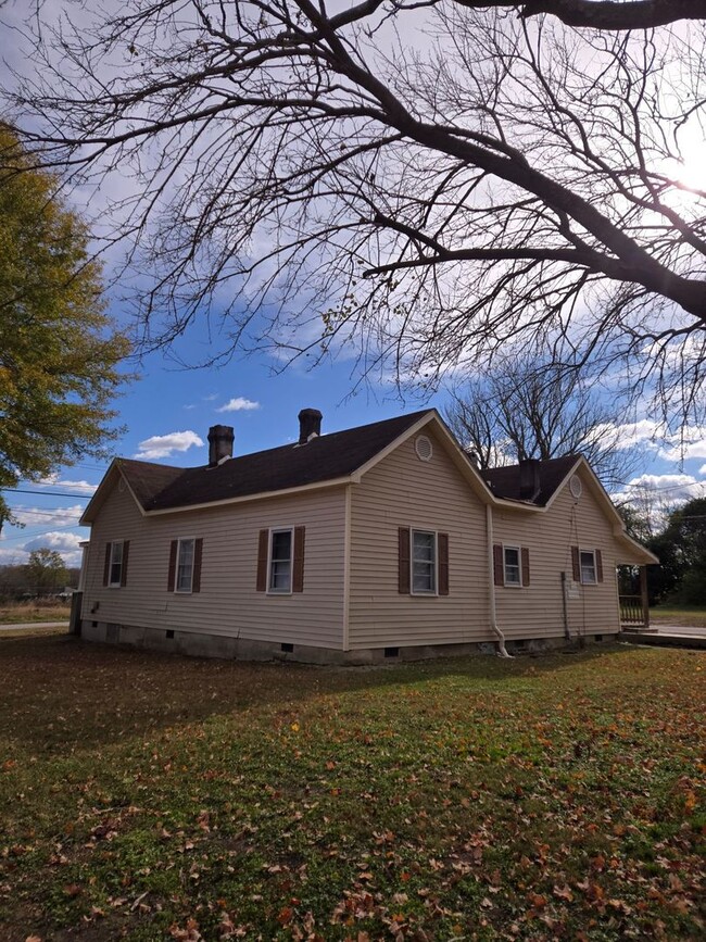 1401 Old Norlina Rd in Henderson, NC - Foto de edificio - Building Photo