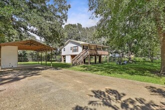 441 River St in Coldspring, TX - Building Photo - Building Photo