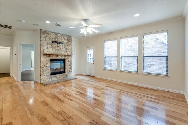 7909 Creek View Dr in North Richland Hills, TX - Building Photo - Building Photo