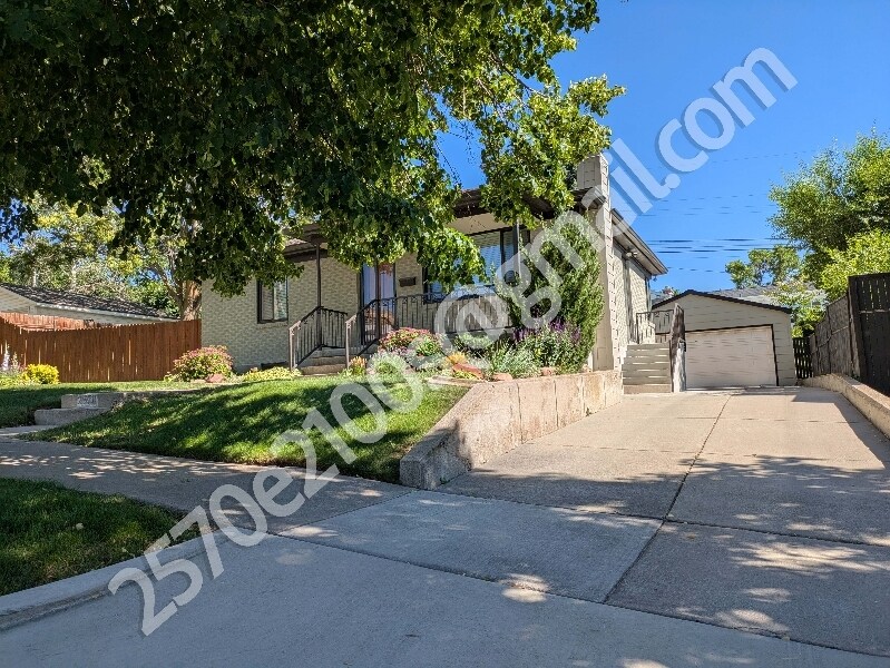 2570 E 2100 S in Salt Lake City, UT - Building Photo