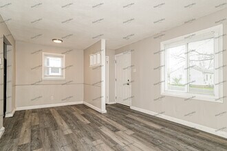 2007 Huntington Ave in Overland, MO - Building Photo - Building Photo