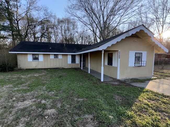 property at 5325 Queen Mary Ln