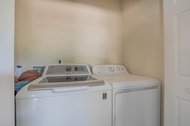 6824 SW 5th St in Pembroke Pines, FL - Building Photo - Building Photo