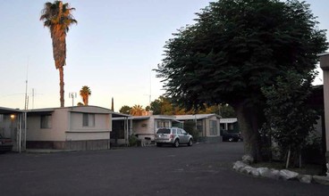 Park View Mobile Home Park in Fresno, CA - Building Photo - Building Photo