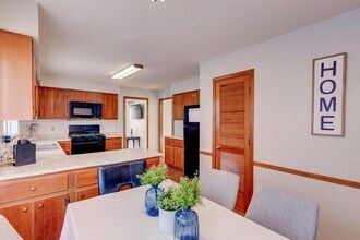 5329 Hedgerow Dr in Indianapolis, IN - Building Photo - Building Photo