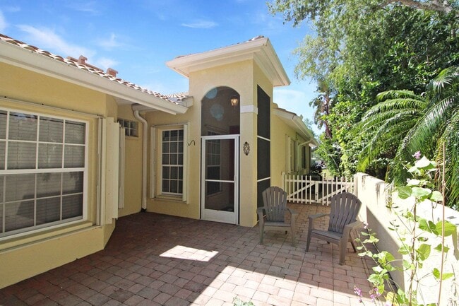 251 Vista Del Lago Way in Venice, FL - Foto de edificio - Building Photo