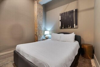 505 E Travis St in San Antonio, TX - Foto de edificio - Building Photo