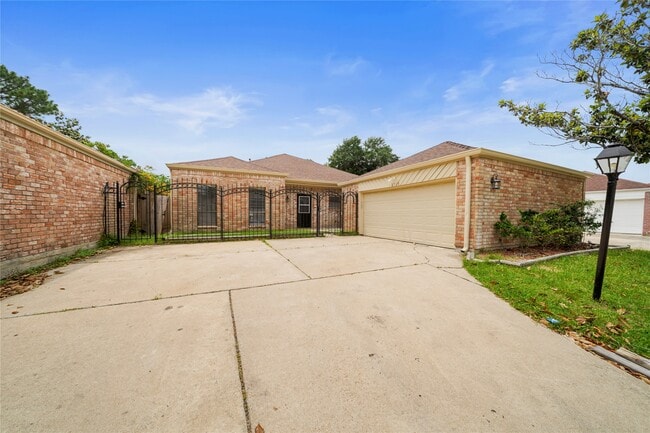 property at 12719 Ashford Chase Dr