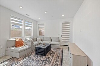 236 Yerba in Irvine, CA - Building Photo - Building Photo