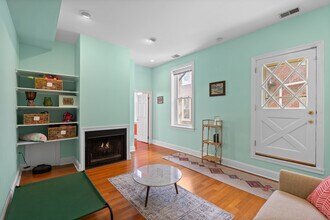 1613 Green St, Unit 2 in Philadelphia, PA - Building Photo - Building Photo
