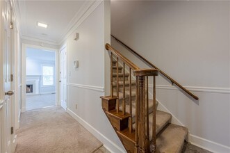 32 Huntington Pl Dr in Atlanta, GA - Building Photo - Building Photo