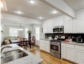 2933 S Hills Ave in Fort Worth, TX - Building Photo - Building Photo