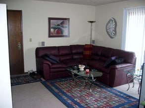 Van-El Apartments in Indianola, IA - Building Photo - Interior Photo