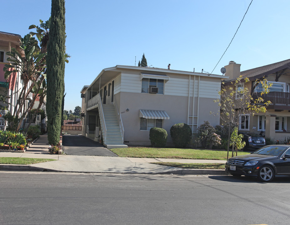 2022 N Commonwealth Ave in Los Angeles, CA - Foto de edificio