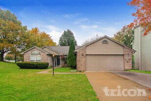 993 Harvest Ridge Dr in Avon, IN - Building Photo