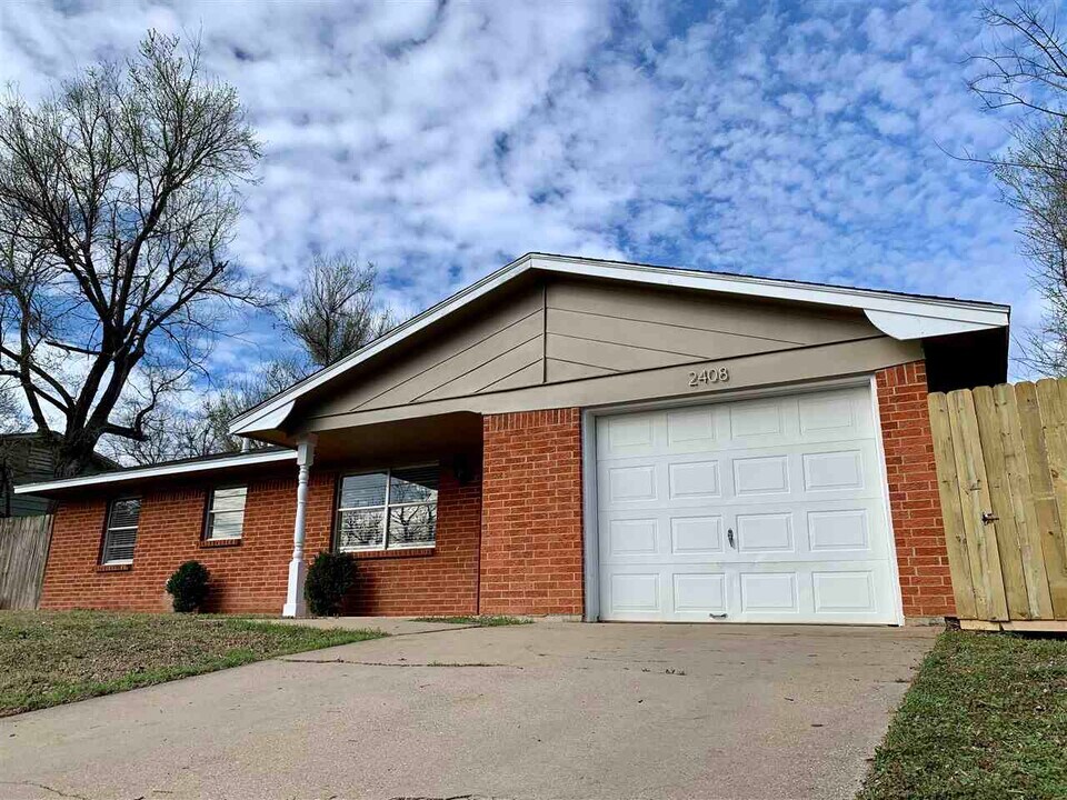 2408 NW 4th St in Lawton, OK - Building Photo