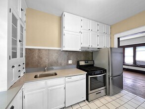 381 Cleveland Ave N in St. Paul, MN - Building Photo - Building Photo