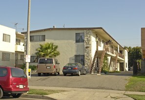 1050 S Norton Ave in Los Angeles, CA - Building Photo