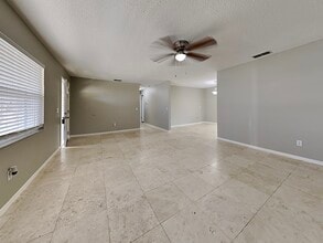 2143 Creek Side Dr in Lakeland, FL - Building Photo - Building Photo