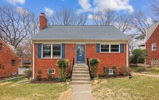 4409 Westbrook Ln in Kensington, MD - Building Photo