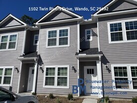1102 Twin Rivers Dr in Charleston, SC - Building Photo