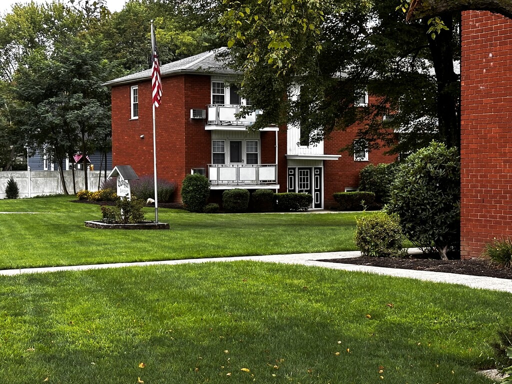 Buckingham Court Gardens Apartments Nanuet, NY Apartments For Rent