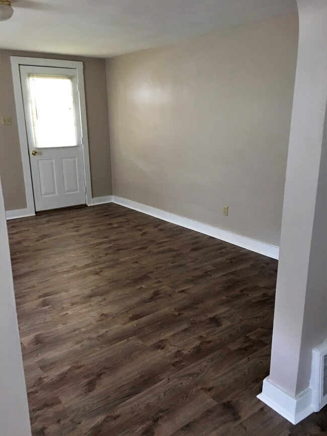 330 College Ave in Mount Pleasant, PA - Building Photo - Building Photo
