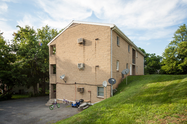 1056 Dual Pl in Hagerstown, MD - Building Photo - Building Photo